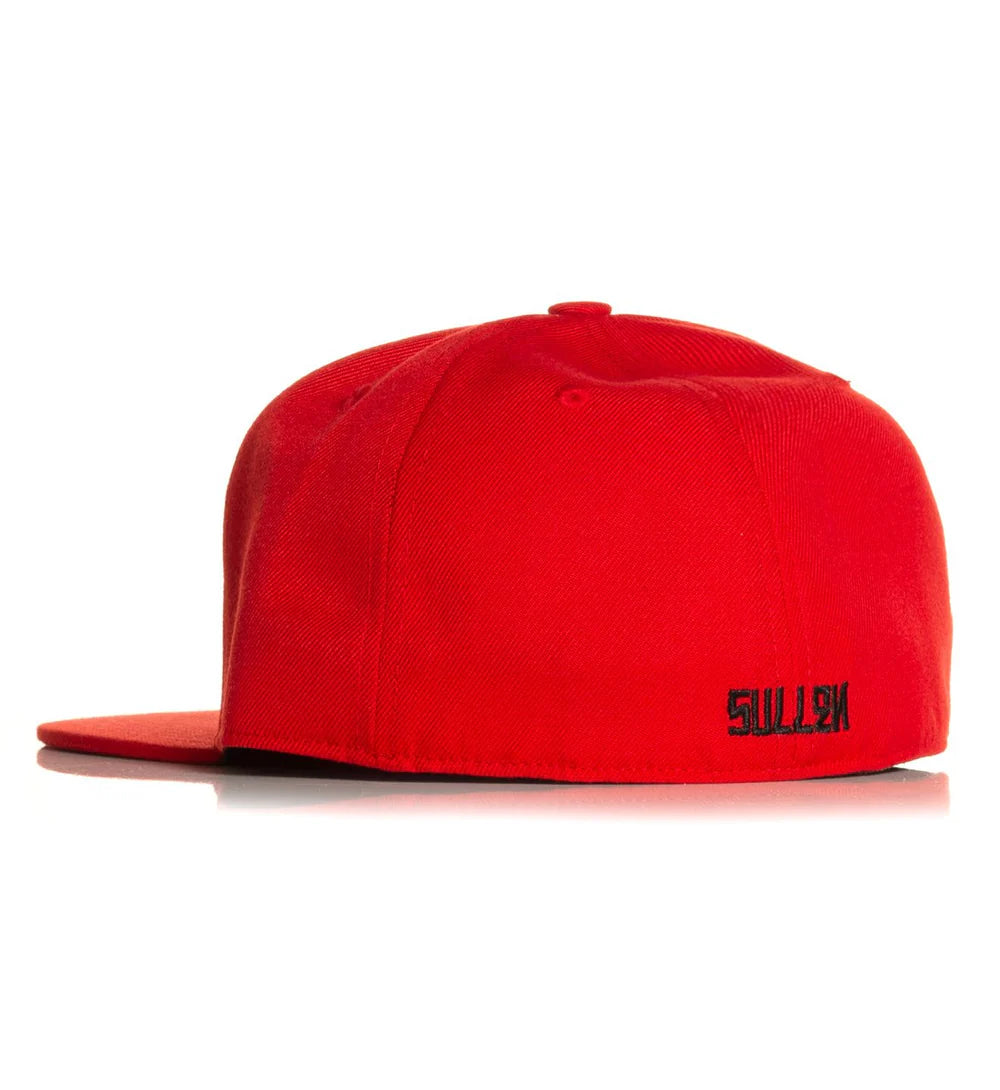 BADGE FITTED HAT SCARLET