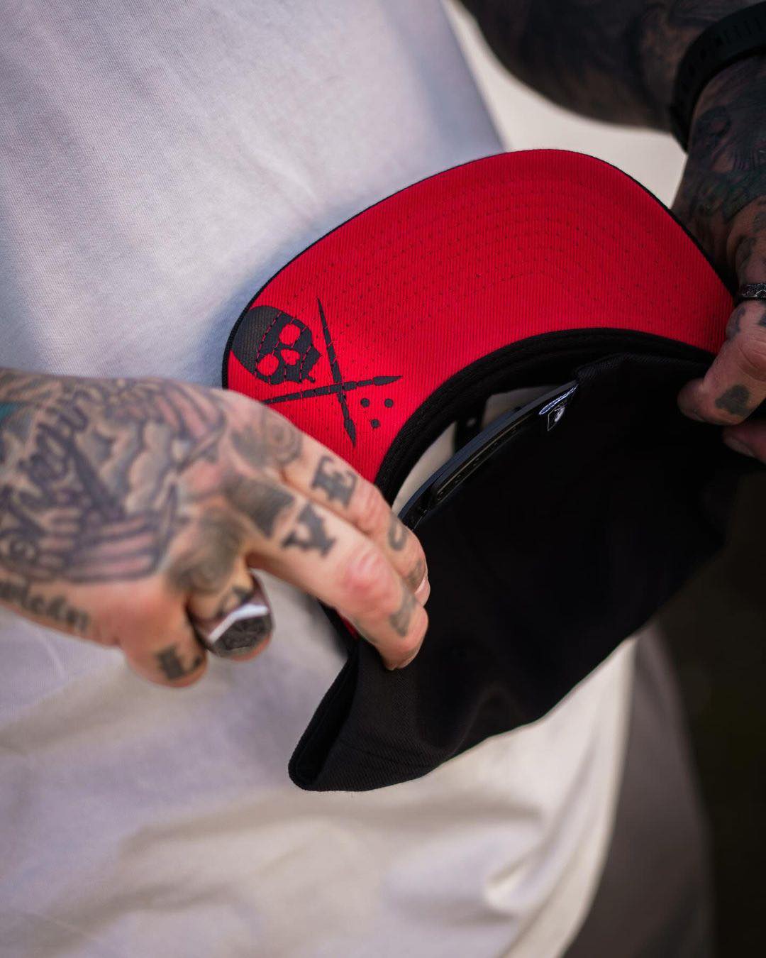 BADGE AND BARS SNAPBACK