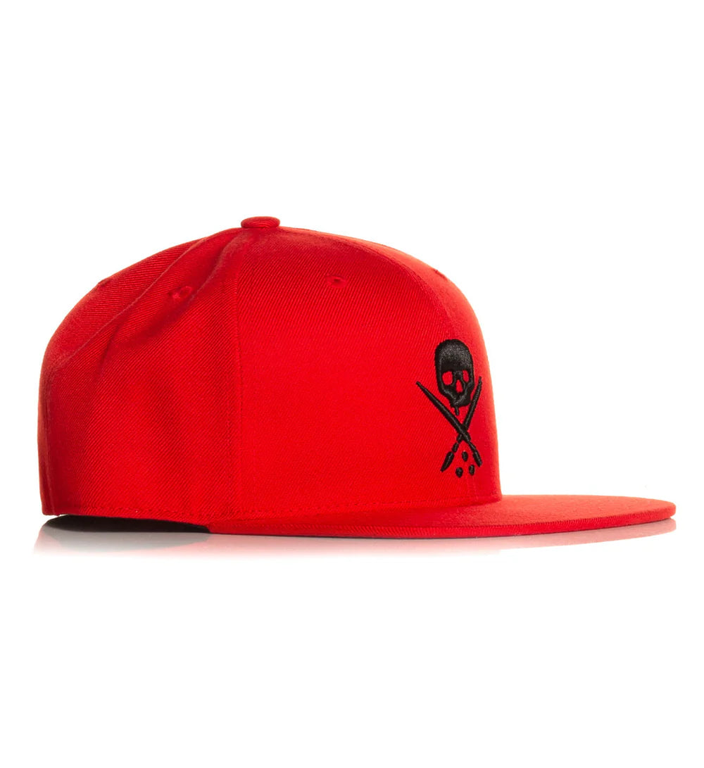 BADGE FITTED HAT SCARLET